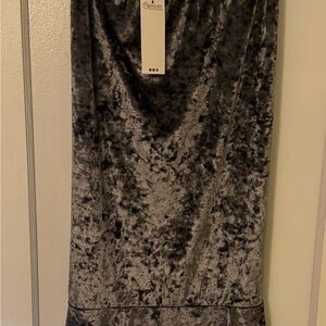 Chic Velvet Pencil Skirt in Charcoal